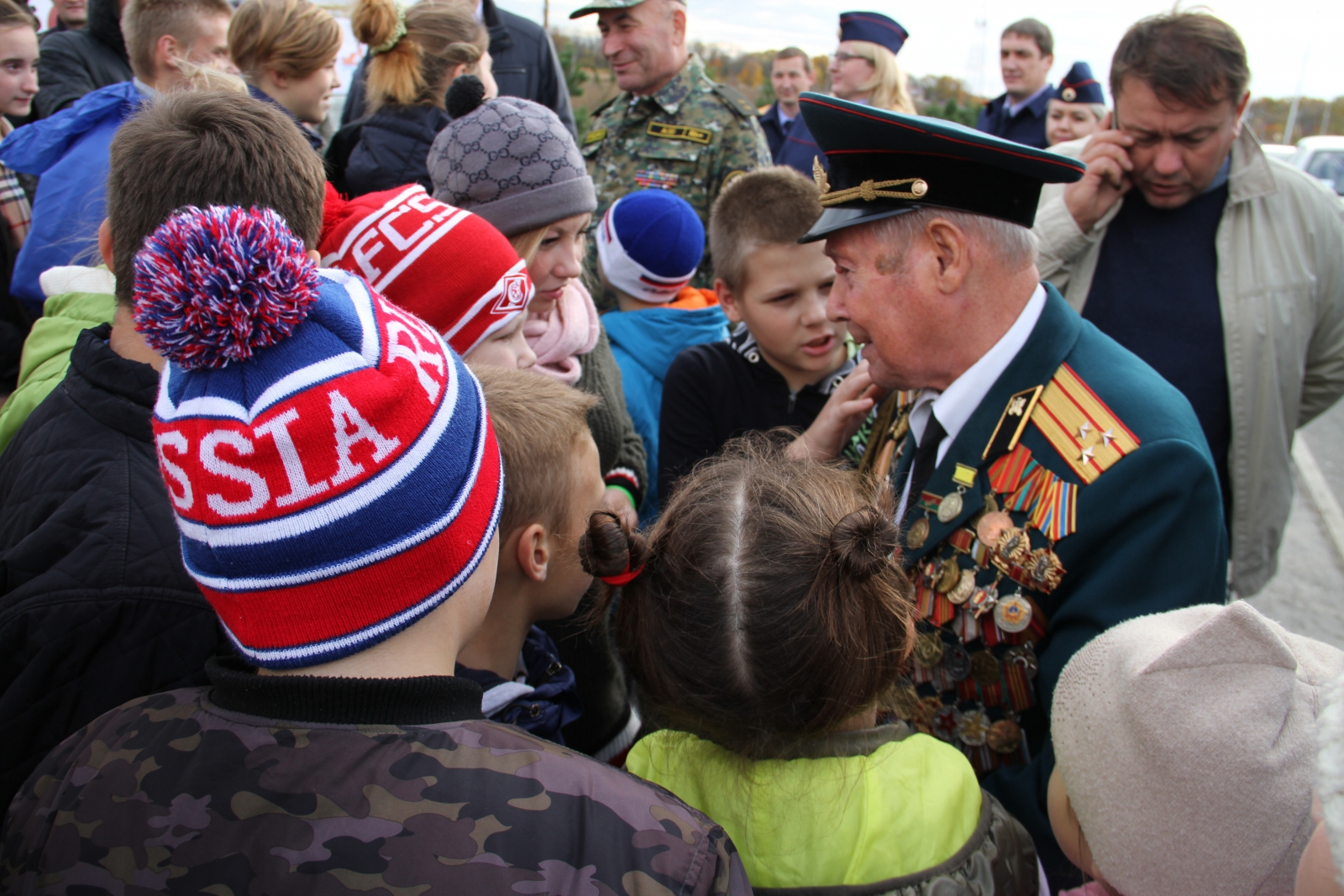 Погода сегодня рязанская область по часам. Дети России с ветеранами. Аллея памяти сво Рязань.
